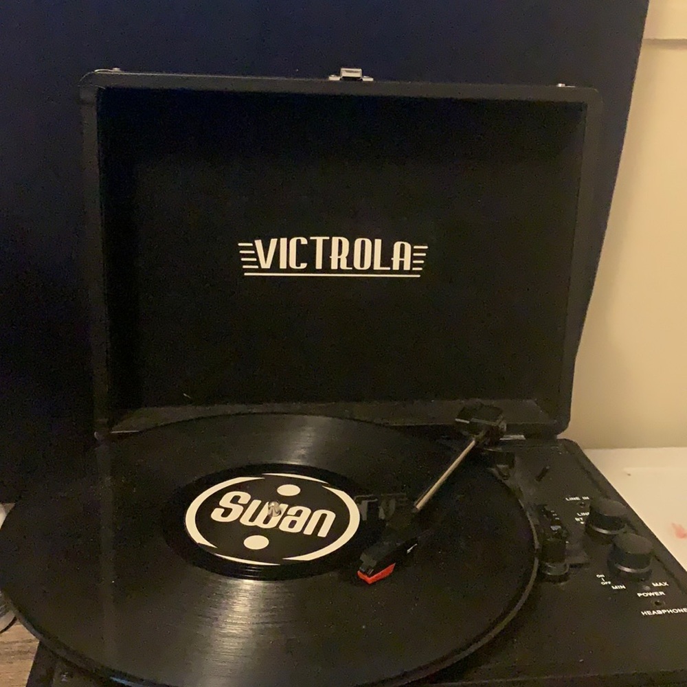 Victrola record player
